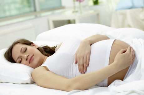 12 tips för att sova bättre under graviditeten