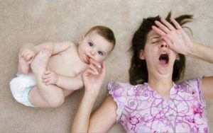 Sömnlösa nätter: en mammas hängivelse till sitt barn
