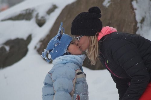 Se till att hålla bandet mellan mor och dotter starkt