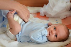 Hur du tar hand om en nyfödd bebis under de första månaderna