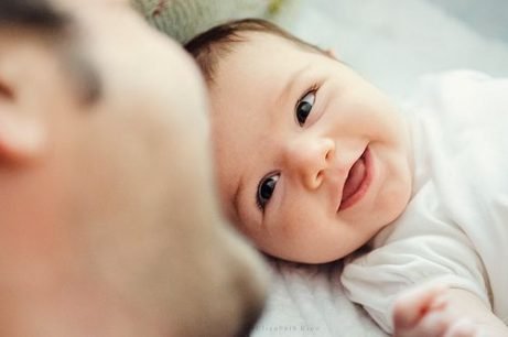 En leende bebis