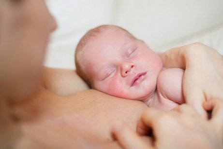 Mamma med bebis