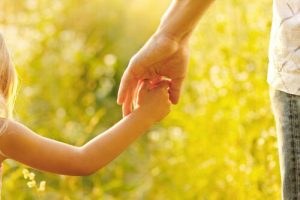 Att vara mamma handlar om att guida och uppfostra våra barn