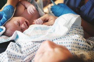 nyfödd bebis