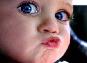 Barn har rätt att inte pussas om de inte vill