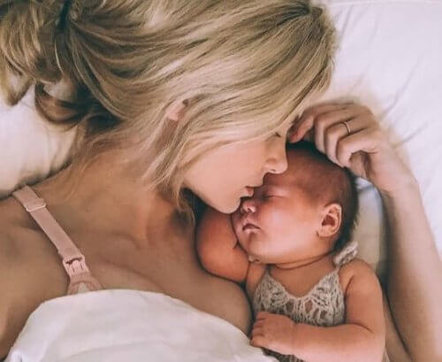 Mamma med bebis