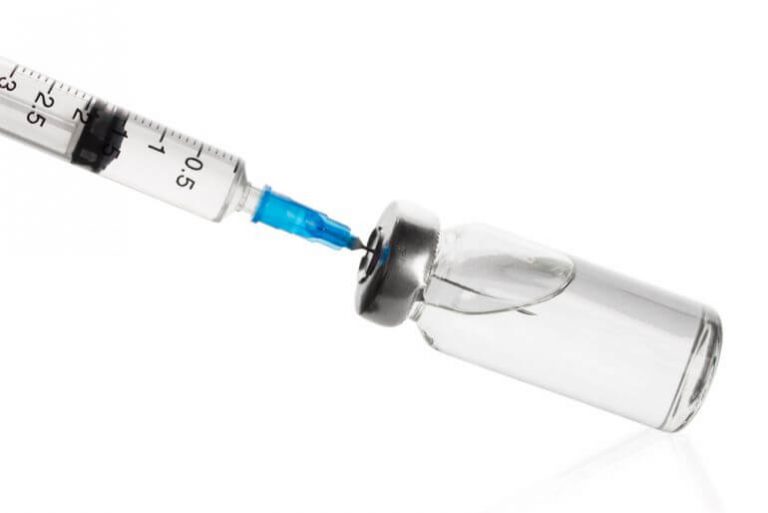 Spruta med vaccin