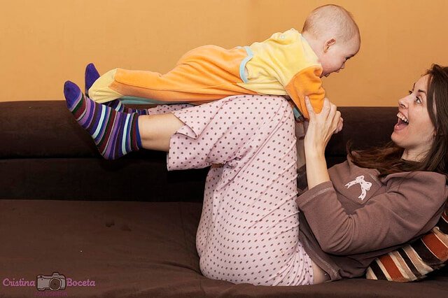 Månadsvisa aktiviteter för ditt barns första år i livet