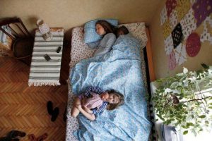 Sovande familj