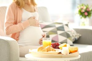 8 livsmedel gravida inte ska äta – undvik dem!