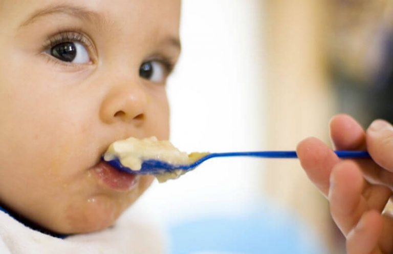 Den första maten du borde ge din bebis