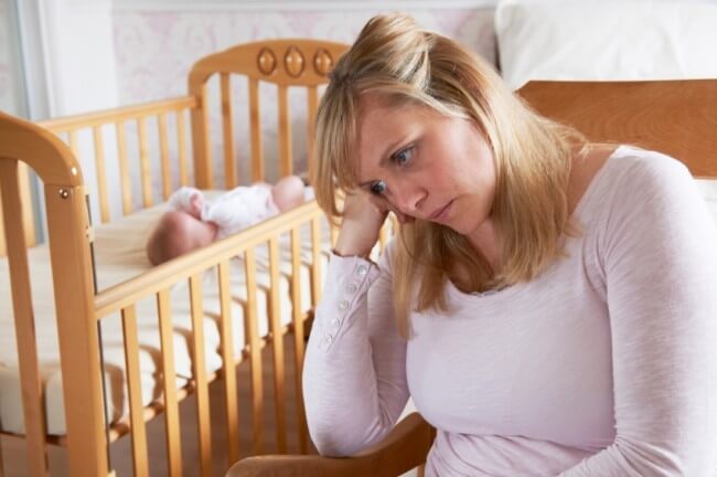 Myter om moderskapet kan påverka hur en mamma känner sig.