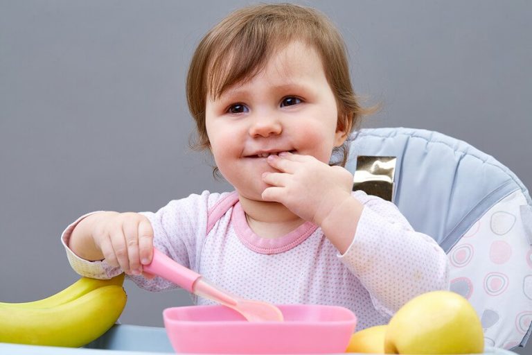 5 effektiva tips för att lära barn att äta själva
