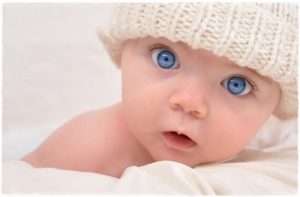 Bebis med blå ögon