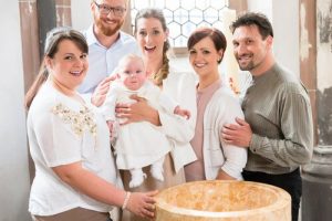 Gudföräldrarnas roll vid dop i kyrkan