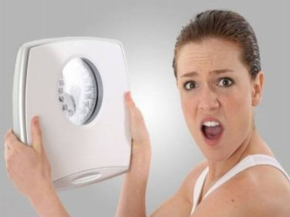 Amning kan leda till viktnedgång eller viktuppgång