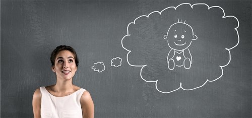 Kvinna tänker på bebis