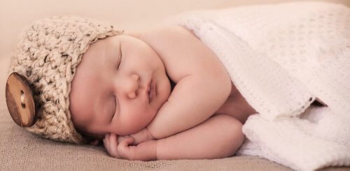 7 sätt att få din bebis att sova genom natten