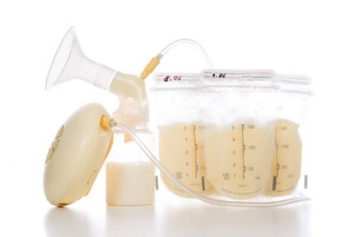 Du kan pumpa och förvara bröstmjölk i särskilda påsar.