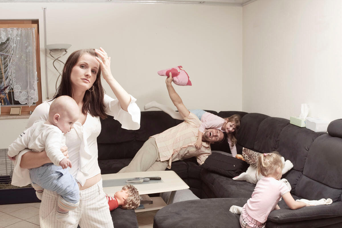 Varför känner mammor mer stress än pappor?