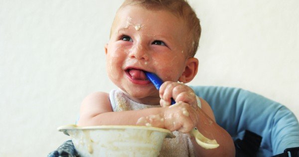 Bebis äter
