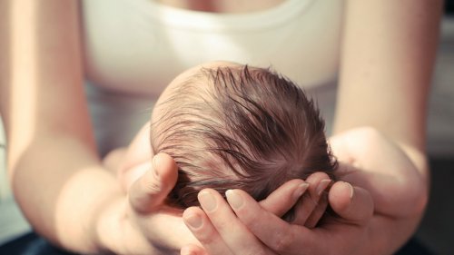 Bebisens första månad: allt du behöver veta