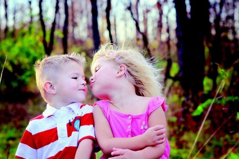 Varför vi inte ska tvinga våra barn att pussas