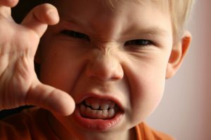 Effektiva sätt att hantera ditt barns ilska