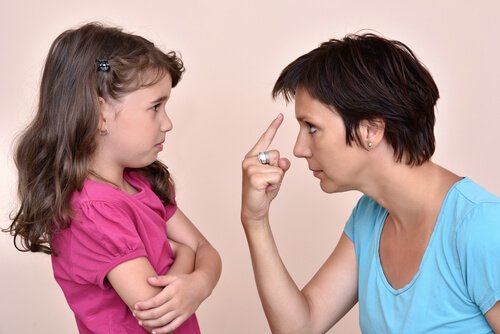Mor och dotter diskuterar