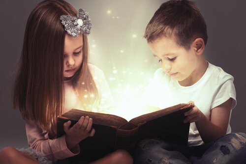 Barn som läser saga.