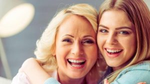 Vad det innebär att bo långt ifrån sin mamma