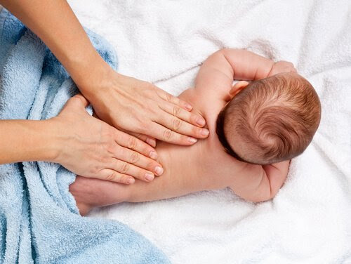 10 fördelar med babymassage du kanske inte kände till