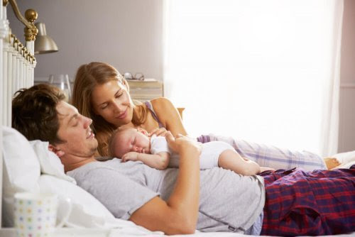 Hur många timmars sömn förlorar föräldrar?