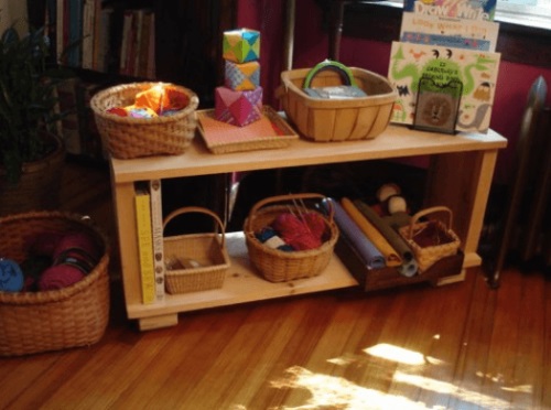 Möbel i klassrum enligt Montessorimetoden.