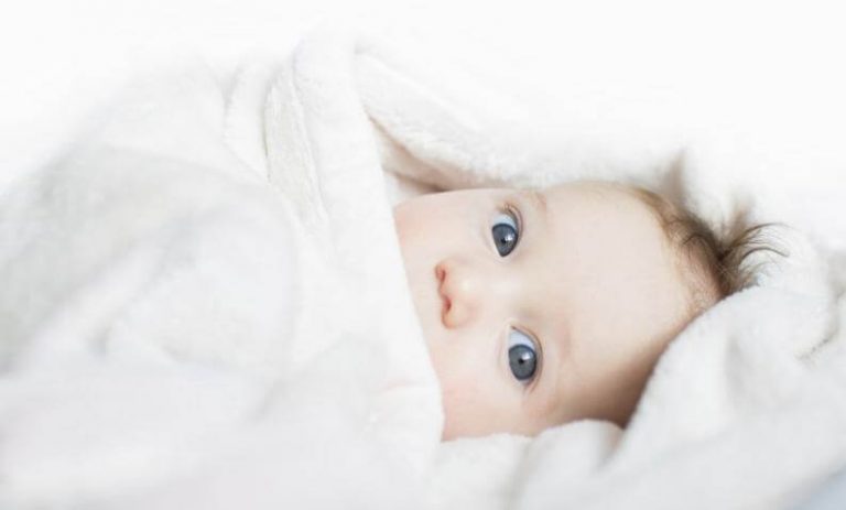 4 tips för att bylta på en nyfödd bebis