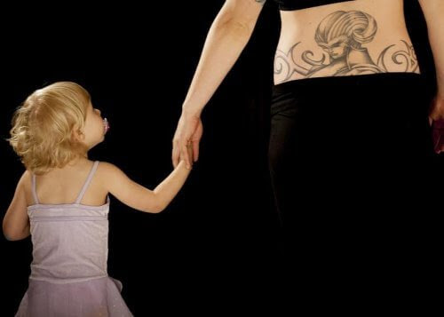 En idé för att tatuera ditt barns namn