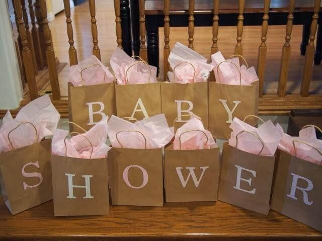 Presentpåsar efter en perfekt babyshower