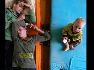 Föräldrar kämpar för att få tillräckligt med sömn