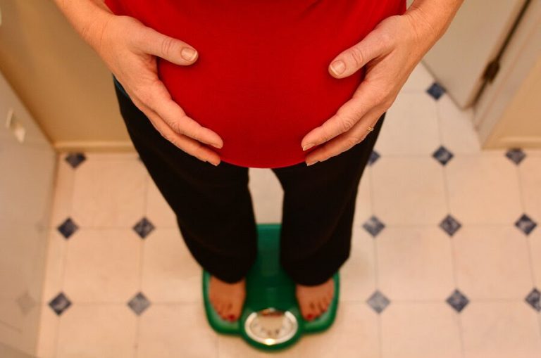 Är det farligt att vara överviktig under graviditeten?