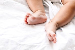 Hälstick på bebisar: Vad innebär detta?