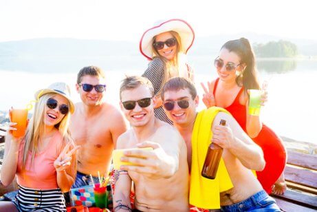 Popularitet är viktigt för tonåringar.