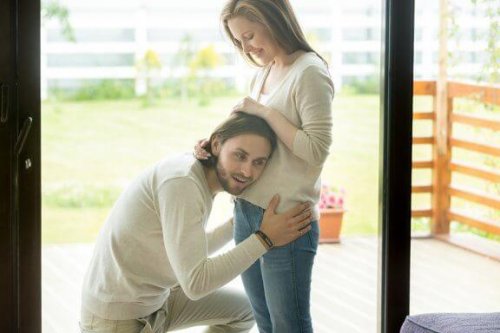 Vikten av att prata med bebisen under graviditeten