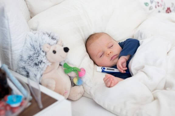 Tricks för att sänka feber på spädbarn