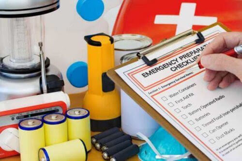 första hjälper utrustning med checklista