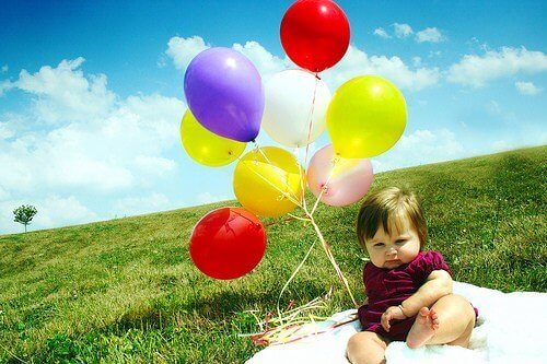 Roliga aktiviteter med färgglada ballonger.