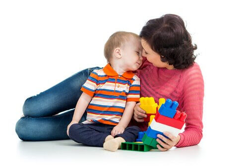 bästa lekarna: mamma och son leker med lego