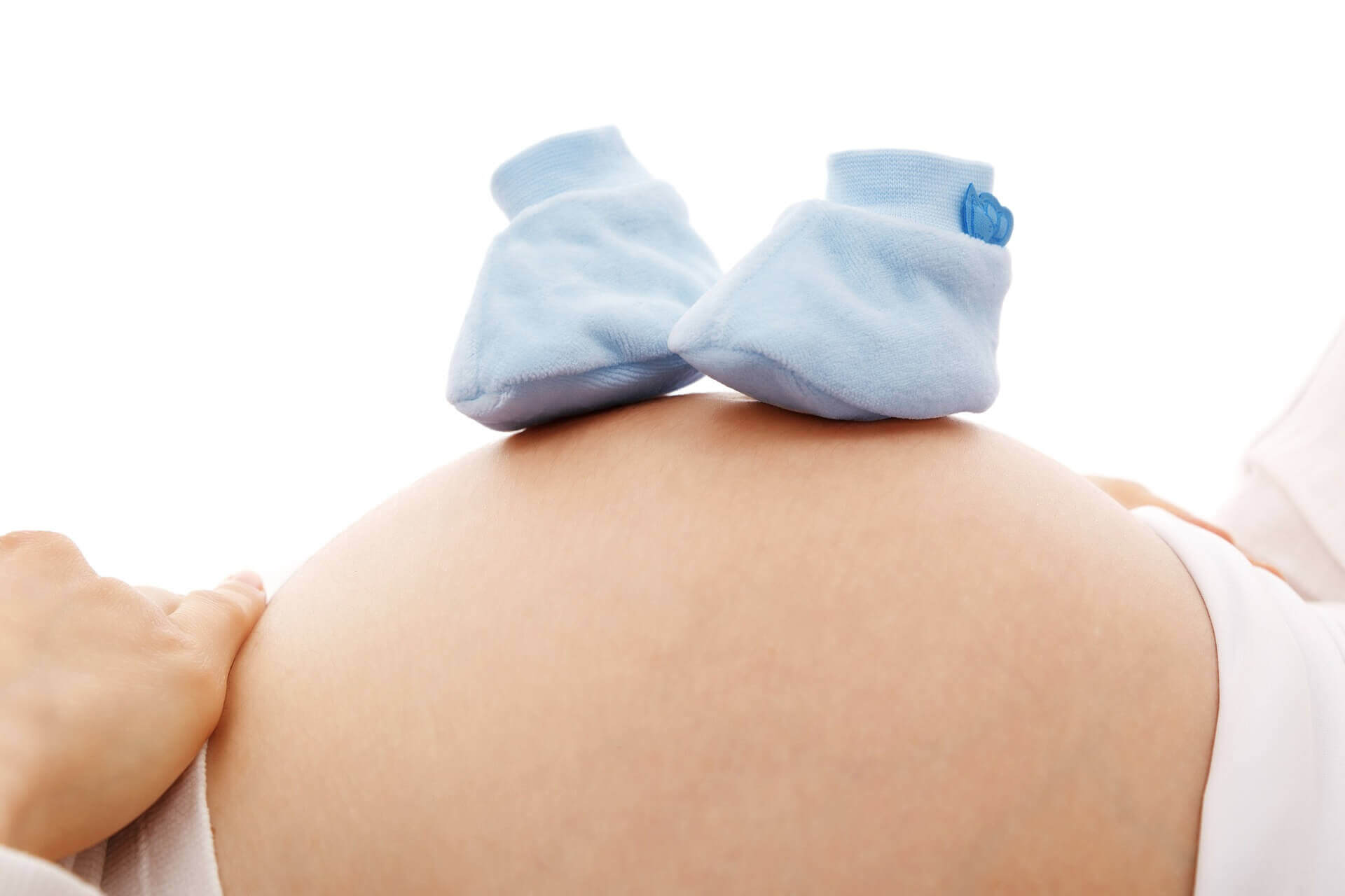 babyskor på gravid mage