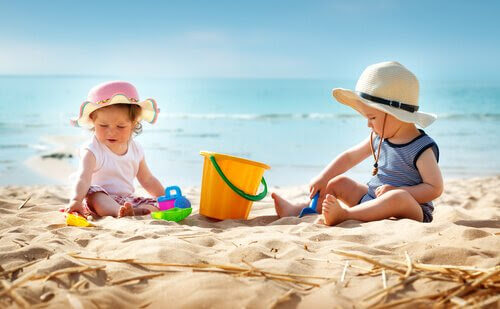 7 tips för att ta med din bebis till stranden för första gången