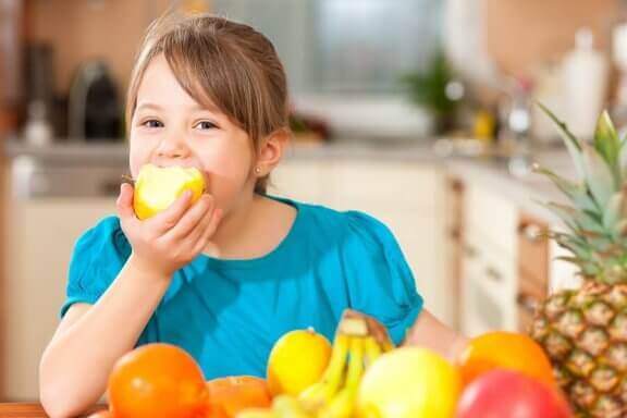 4 tips för att lära barn att ha en hälsosam livsstil
