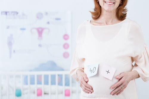 skaffa barn senare i livet: äldre gravid kvinna